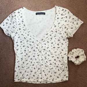 Brandy Melville Amara Floral Top and Scrunchie (shop is closing soon)